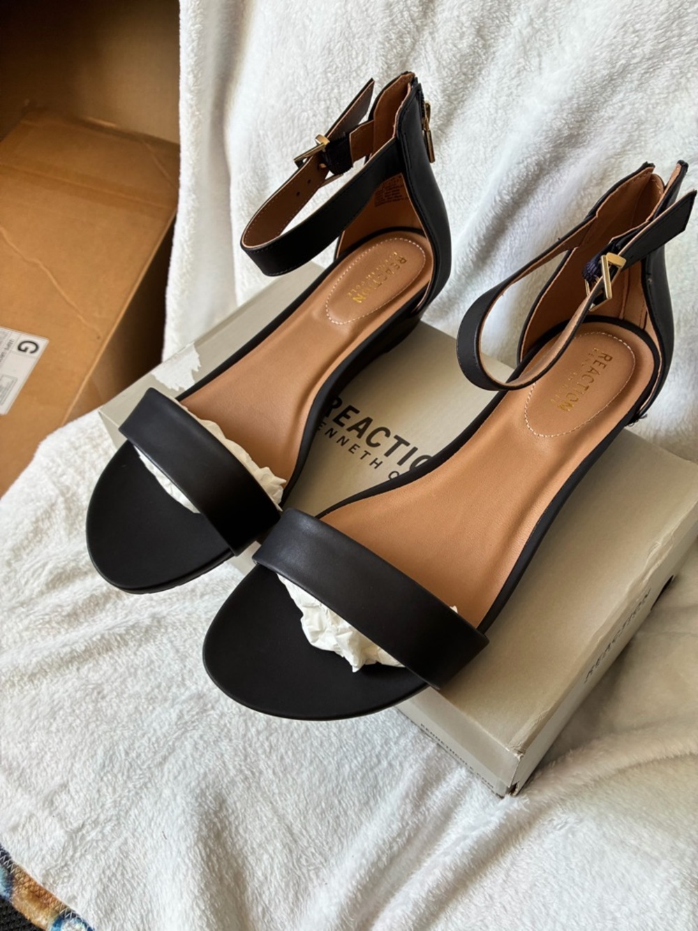 Kenneth Cole Reaction - Great Viber - Black Ankle-Strap Open-Toe Sandal